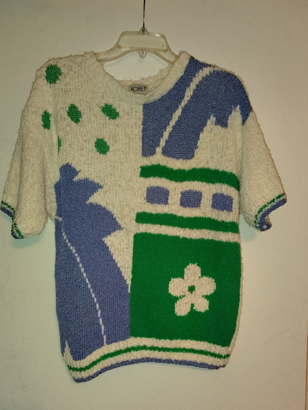 Koret White Short-Sleeve Sweater with Blue and Green Graphic Motifs